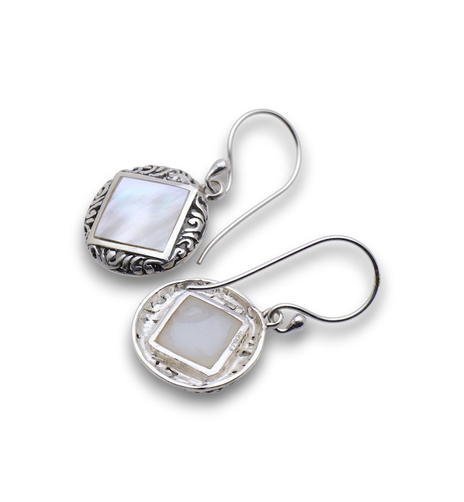 boucles pendantes nacre