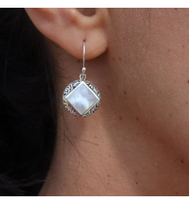 boucles pendantes argent et nacre blanche
