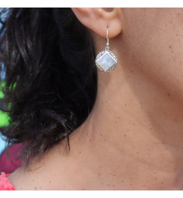 boucles d oreilles nacre blanche