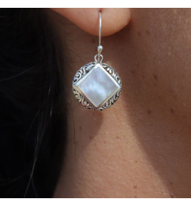 nacre boucles d oreilles