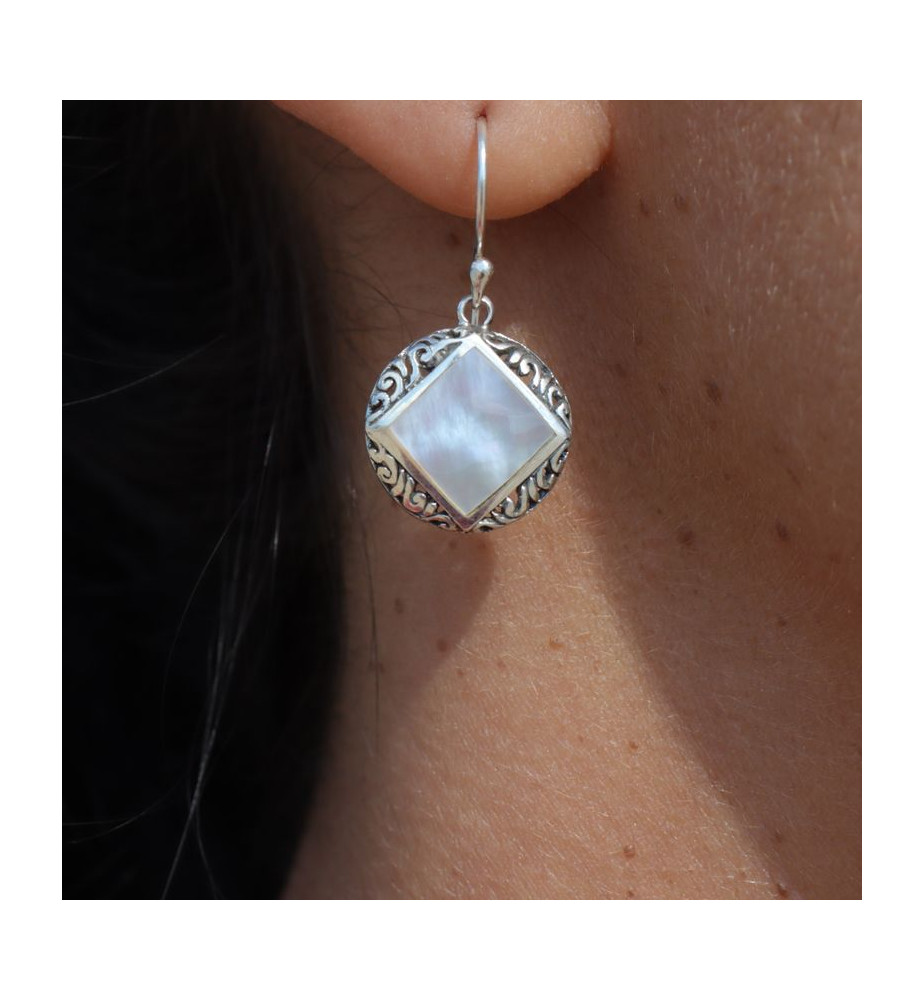 nacre boucles d oreilles