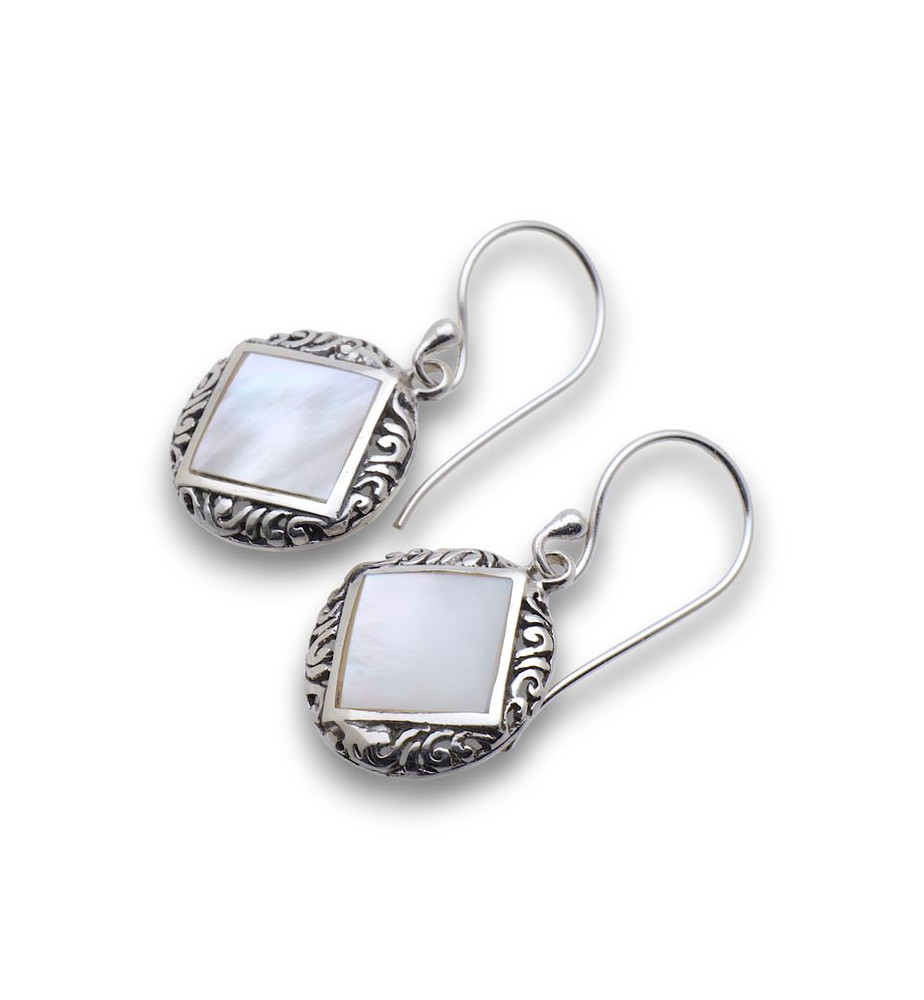 boucles pendantes argent et nacre blanche