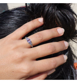 bague fine avec pierre