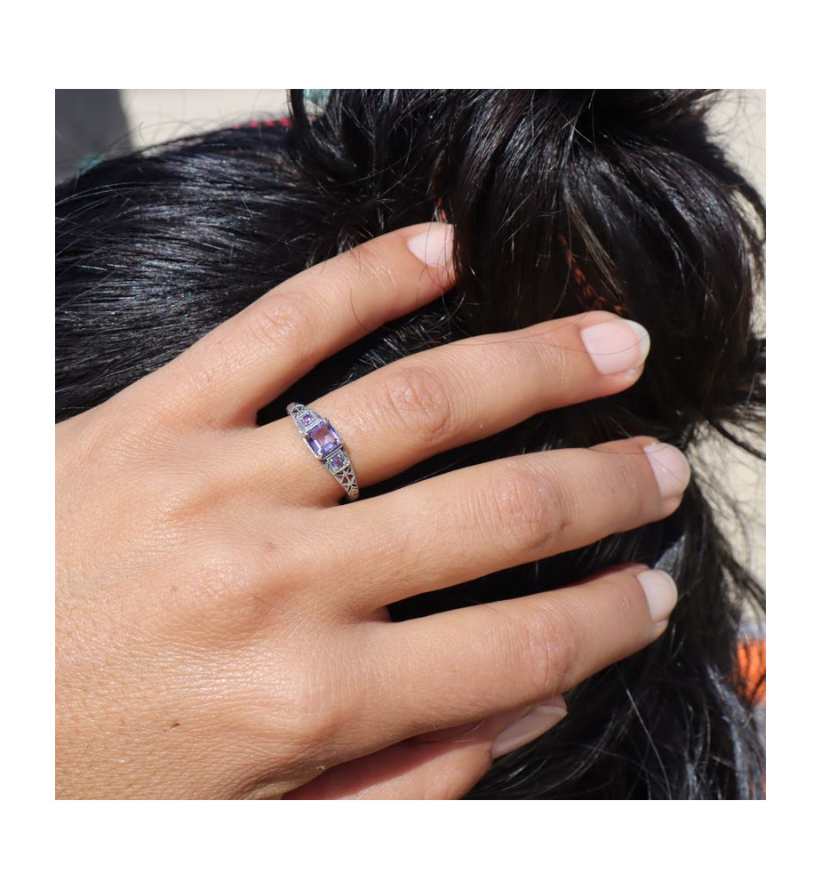 bague fine avec pierre