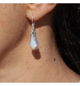 boucles pendantes argent et nacre blanche