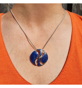 pendentif pierre bleue foncée