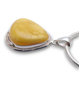 pendentif ambre jaune