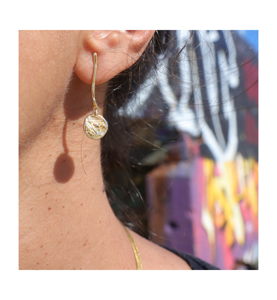 puces oreilles argent texturé et or pendantes