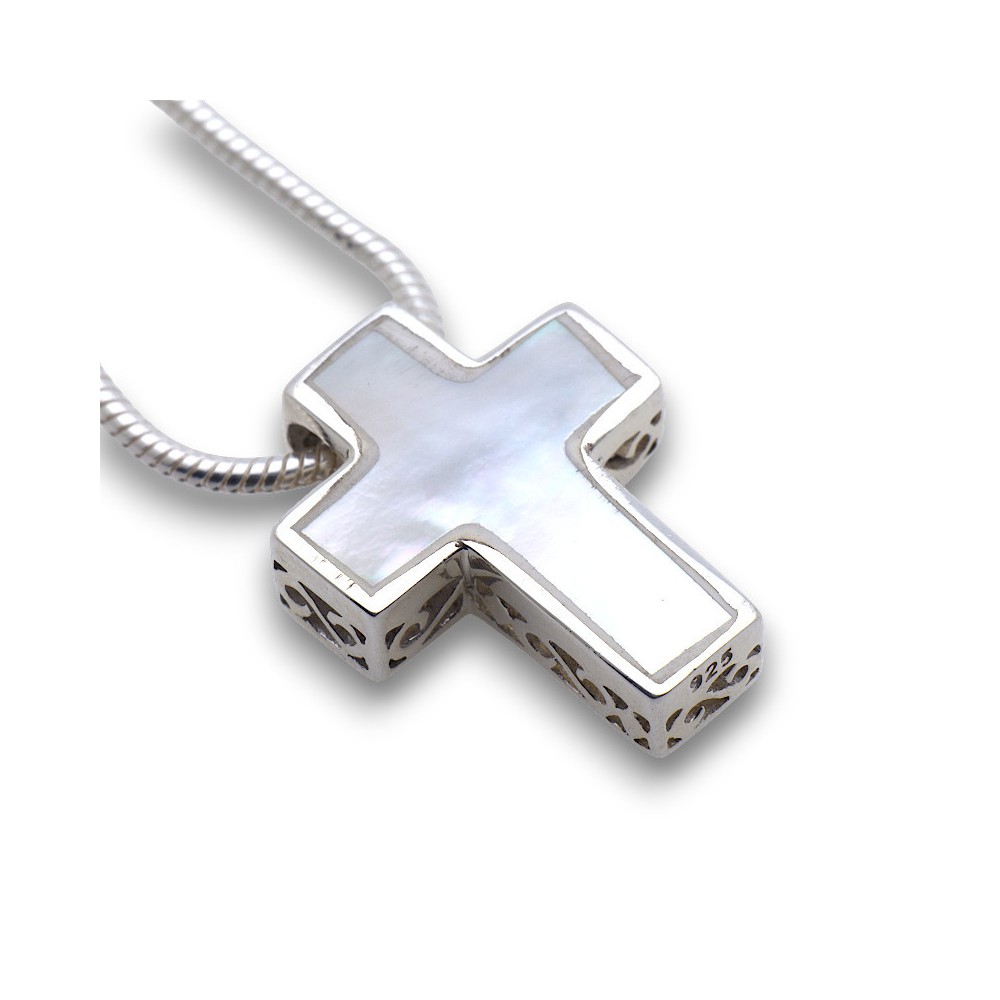 pendentif croix nacre blanche