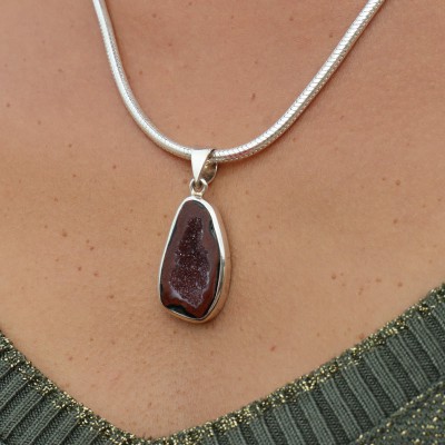 Pendentif en argent 925 serti d'une géode Tabasco naturelle