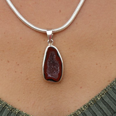 Pendentif en argent 925 serti d'une géode Tabasco naturelle