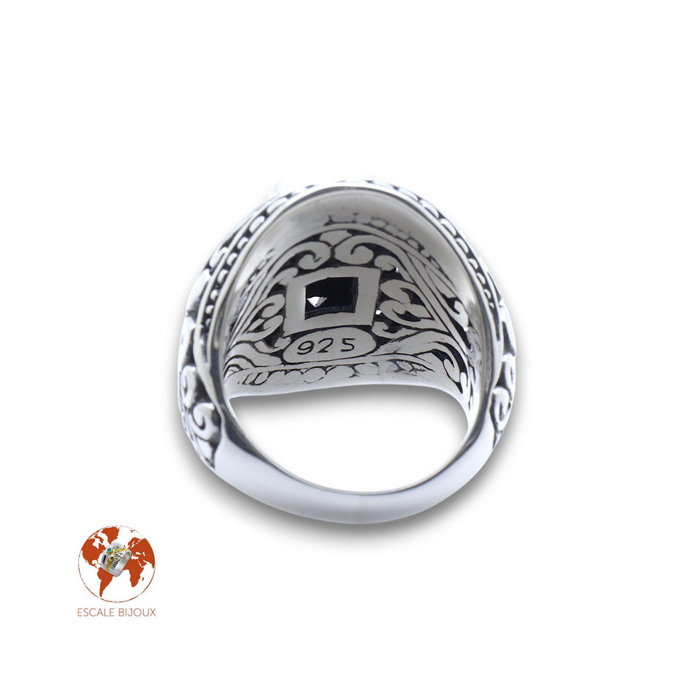 Bague en argent sterling  originale sertie d'un péridot