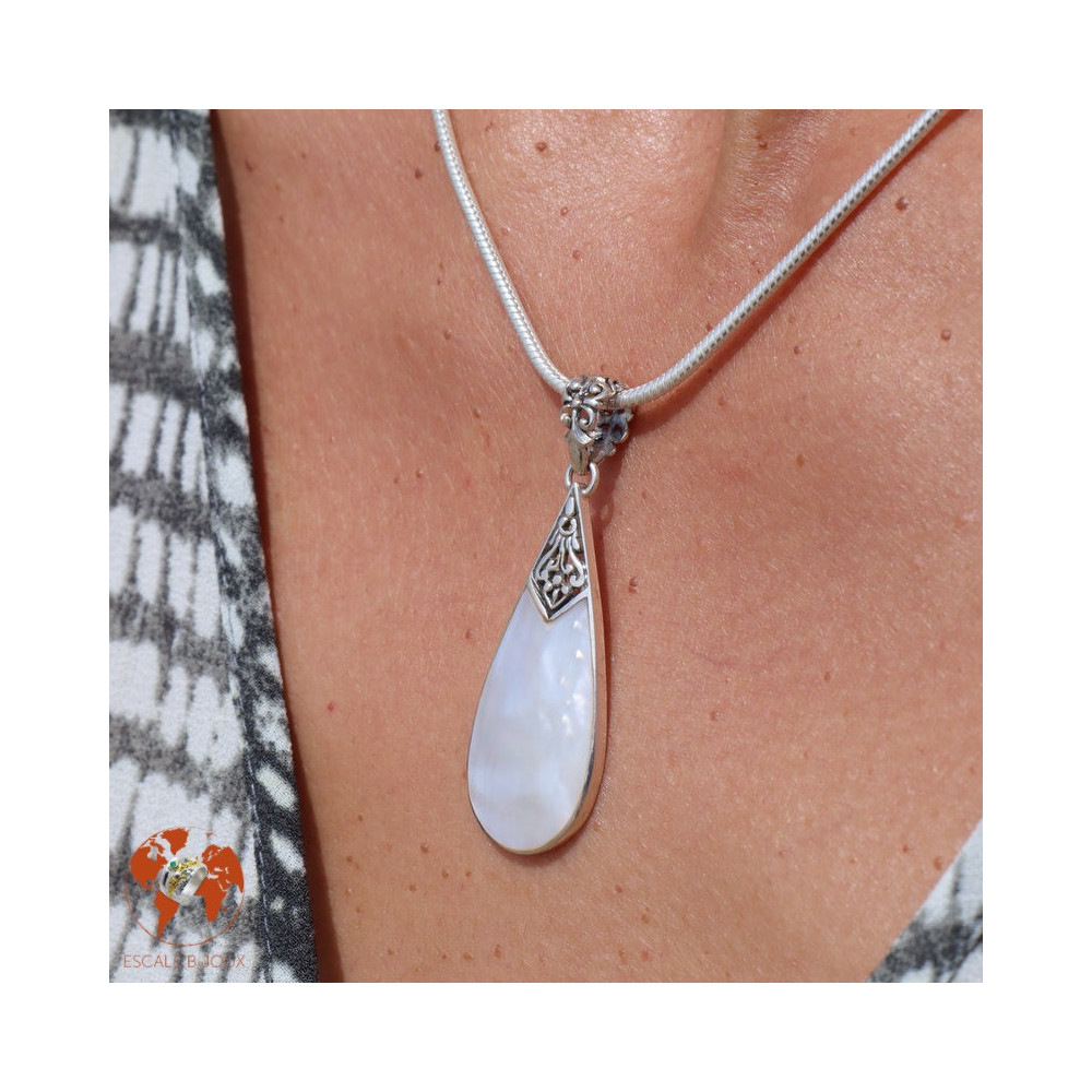 pendentif femme nacre