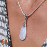 pendentif femme nacre