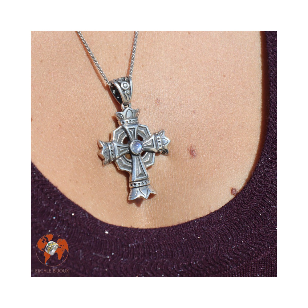 pendentif croix argent et pierre de lune