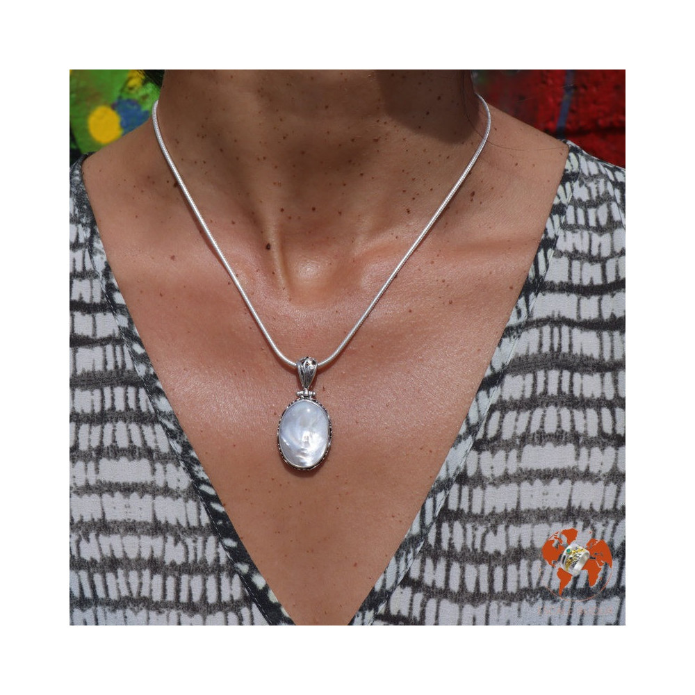 pendentif nacre blanche