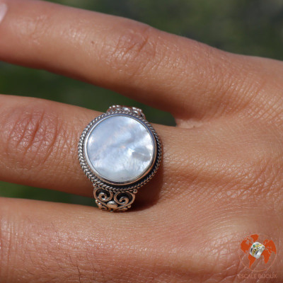 bague pierre nacre blanche
