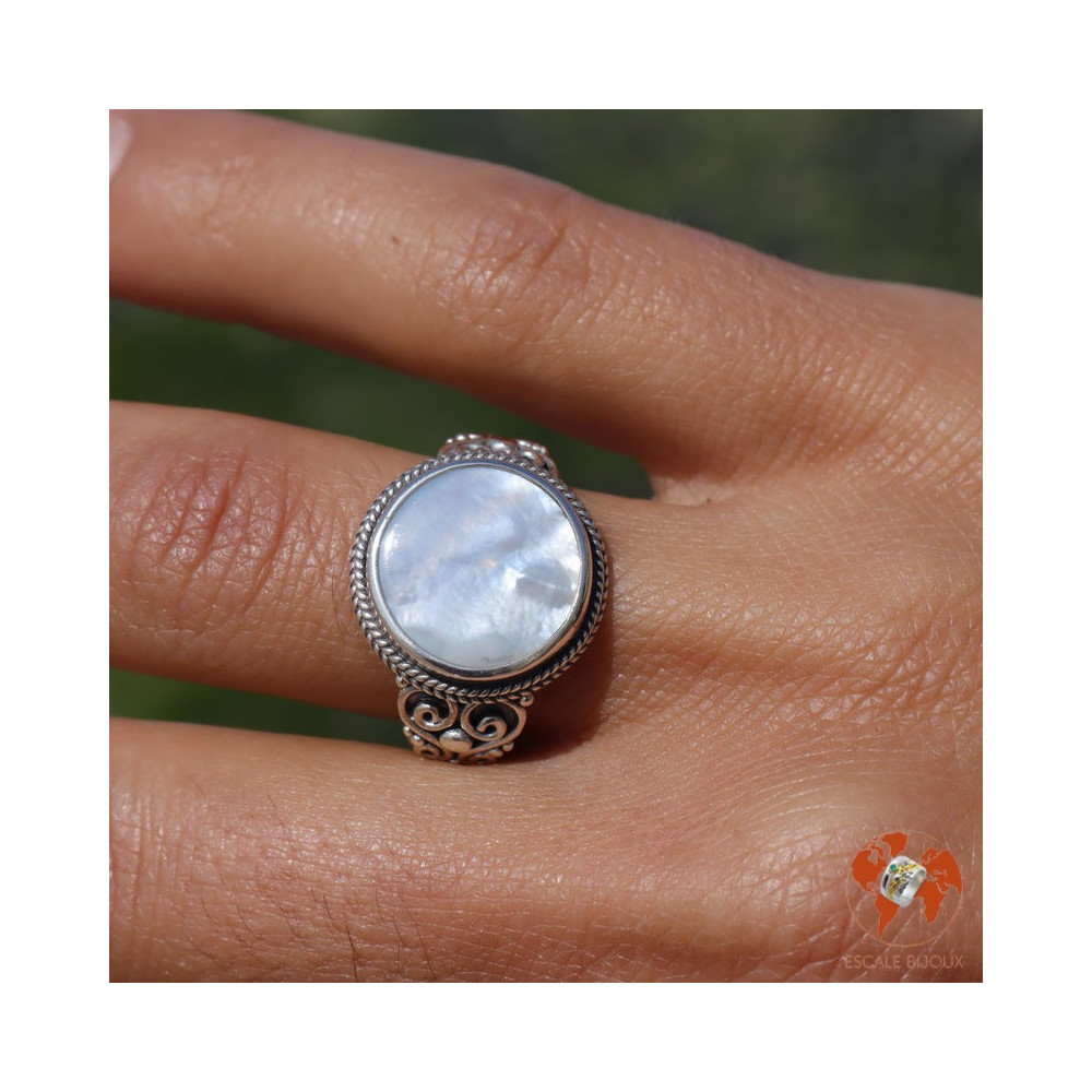 bague pierre nacre blanche