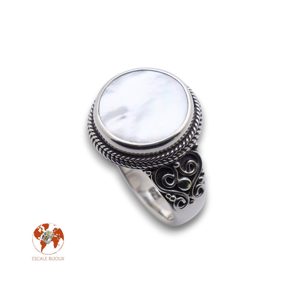 bague ronde nacre blanche