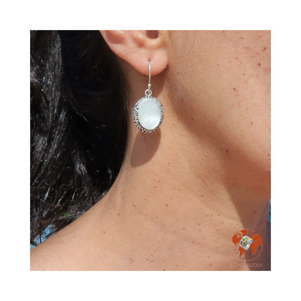 boucles pendantes nacre