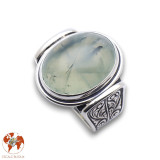 Bague en argent et préhnite avec motifs floraux