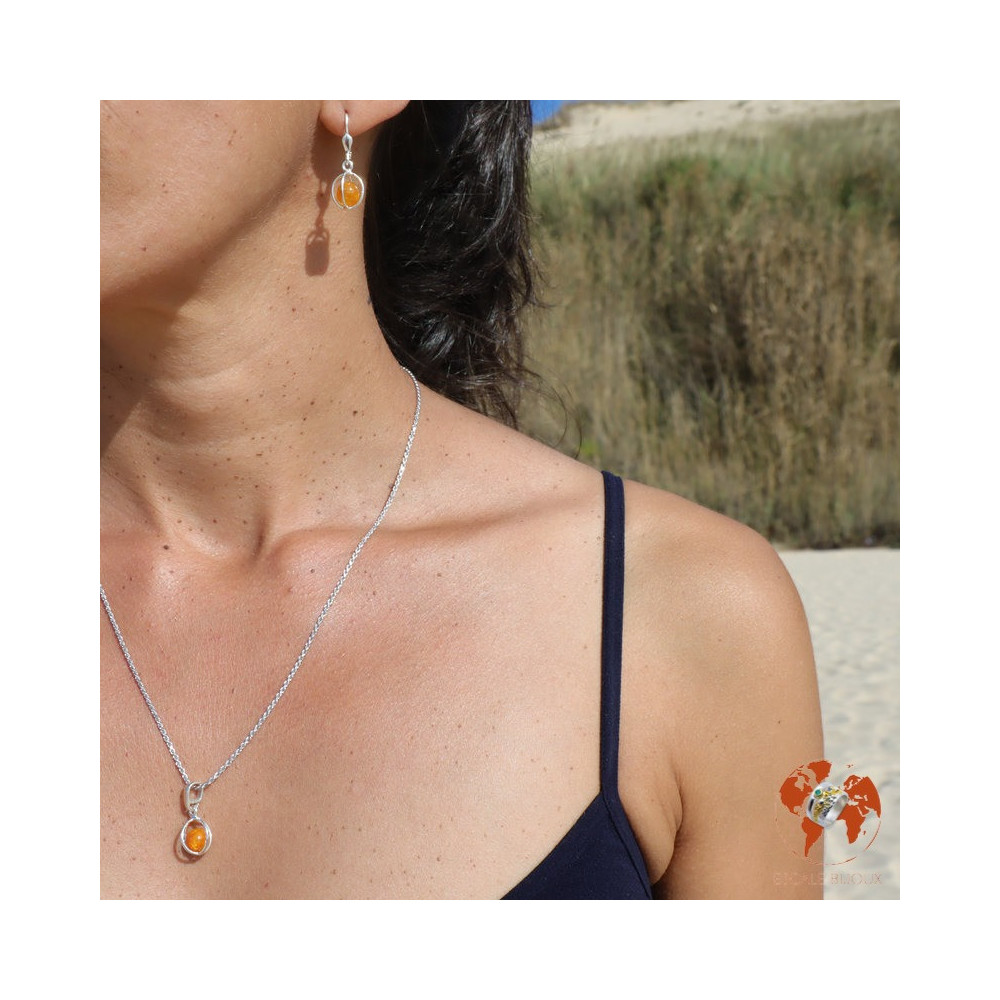 Petit pendentif en argent sterling et ambre orangé