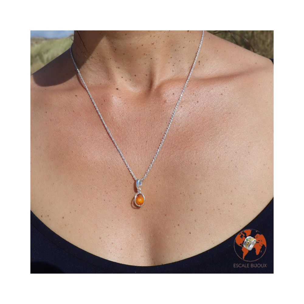 Petit pendentif en argent sterling et ambre orangé