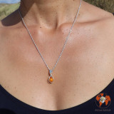 Petit pendentif en argent sterling et ambre orangé