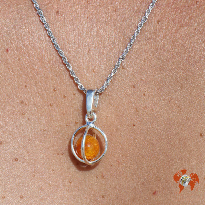 Petit pendentif en argent sterling et ambre orangé