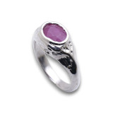 Bague en argent sterling ornée d'un rubis facetté