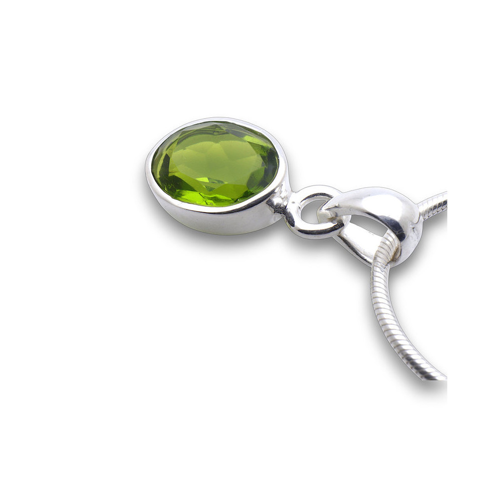 Pendentif en argent 925 empierré d'un péridot ovale