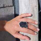 bague corail fossile noir