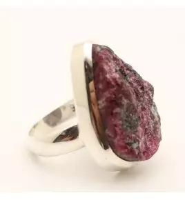 Bague argent et eudialyte brute