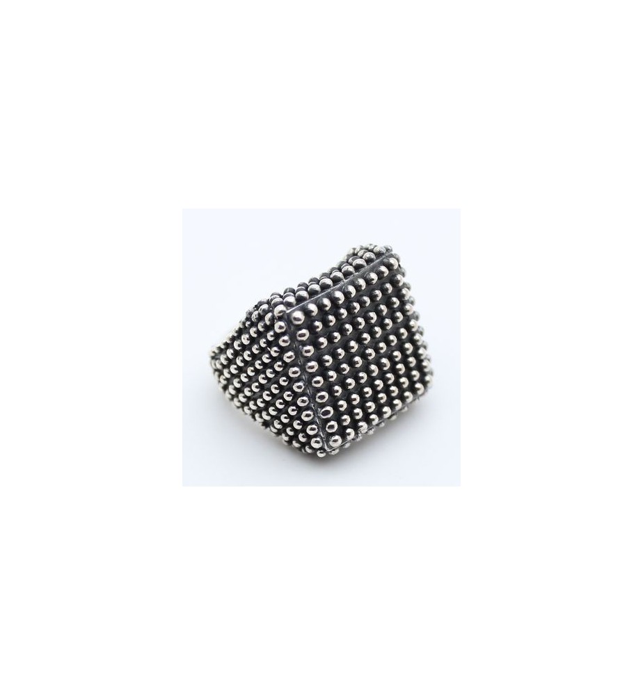 Bague argent à picots carrée. Bague argent à picots carrée.