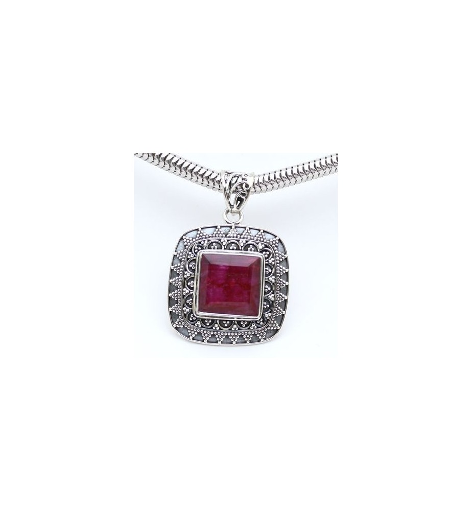 Pendentif argent et racine de rubis Pendentif argent et racine de rubis