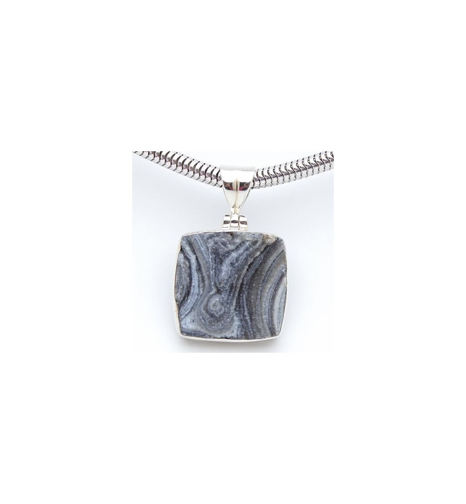 pendentif argent et calcédoine drusiforme pendentif argent et calcédoine drusiforme